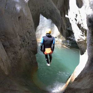 barranquismo en la garganta de las gloces salto en el barranco de las gloces