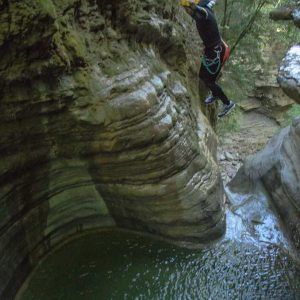 Barranquismo en el furco salto de 8 metros en el barranco del furco