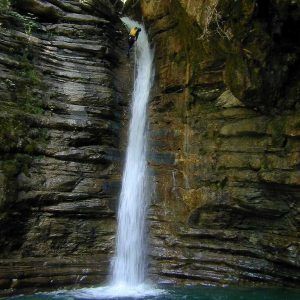 Barranquismo en el furco Ultimo rapel barranco del furco, 25 metros y por la cascada