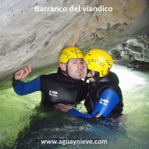 barranco del viandico paso entre piedras