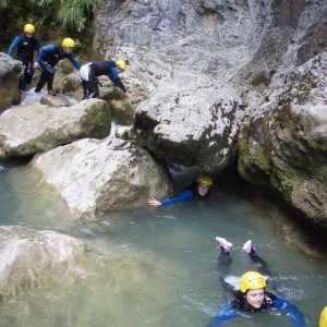 barranco del viandico pequeño paso entre piedras