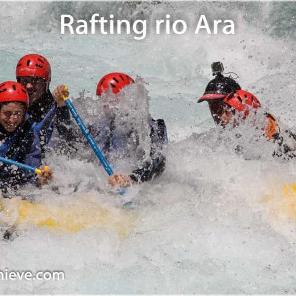 rafting rio ara torla broto en el rapido del puño del rafting rio ara