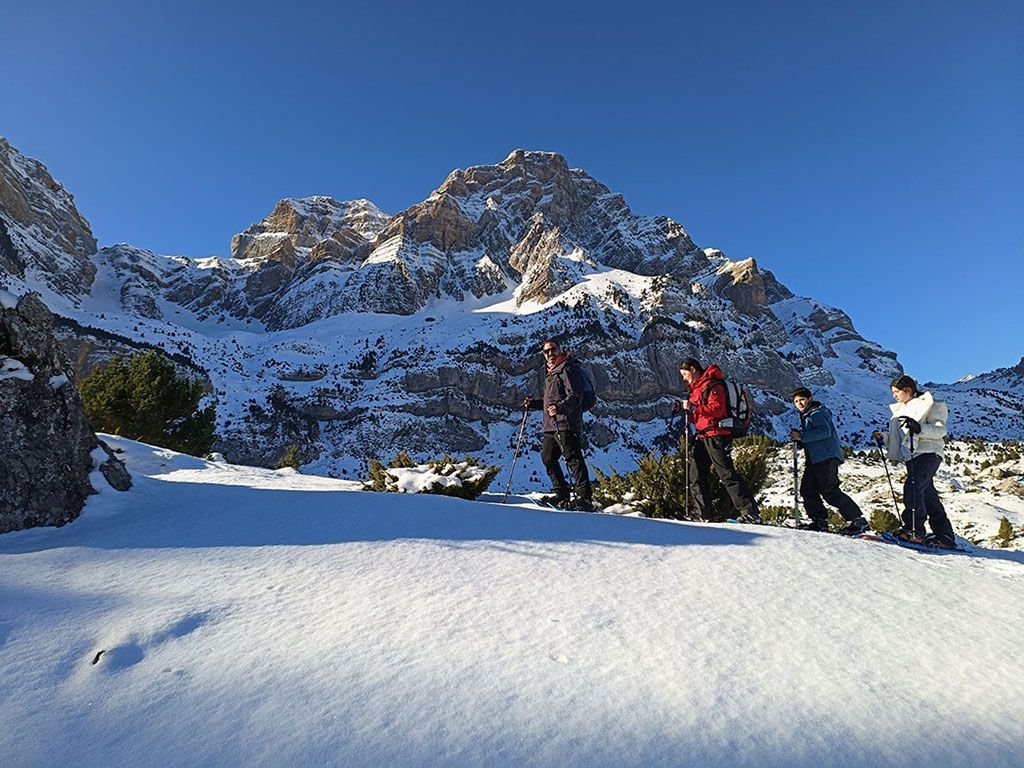 Excursiones con raquetas en valle de Tena