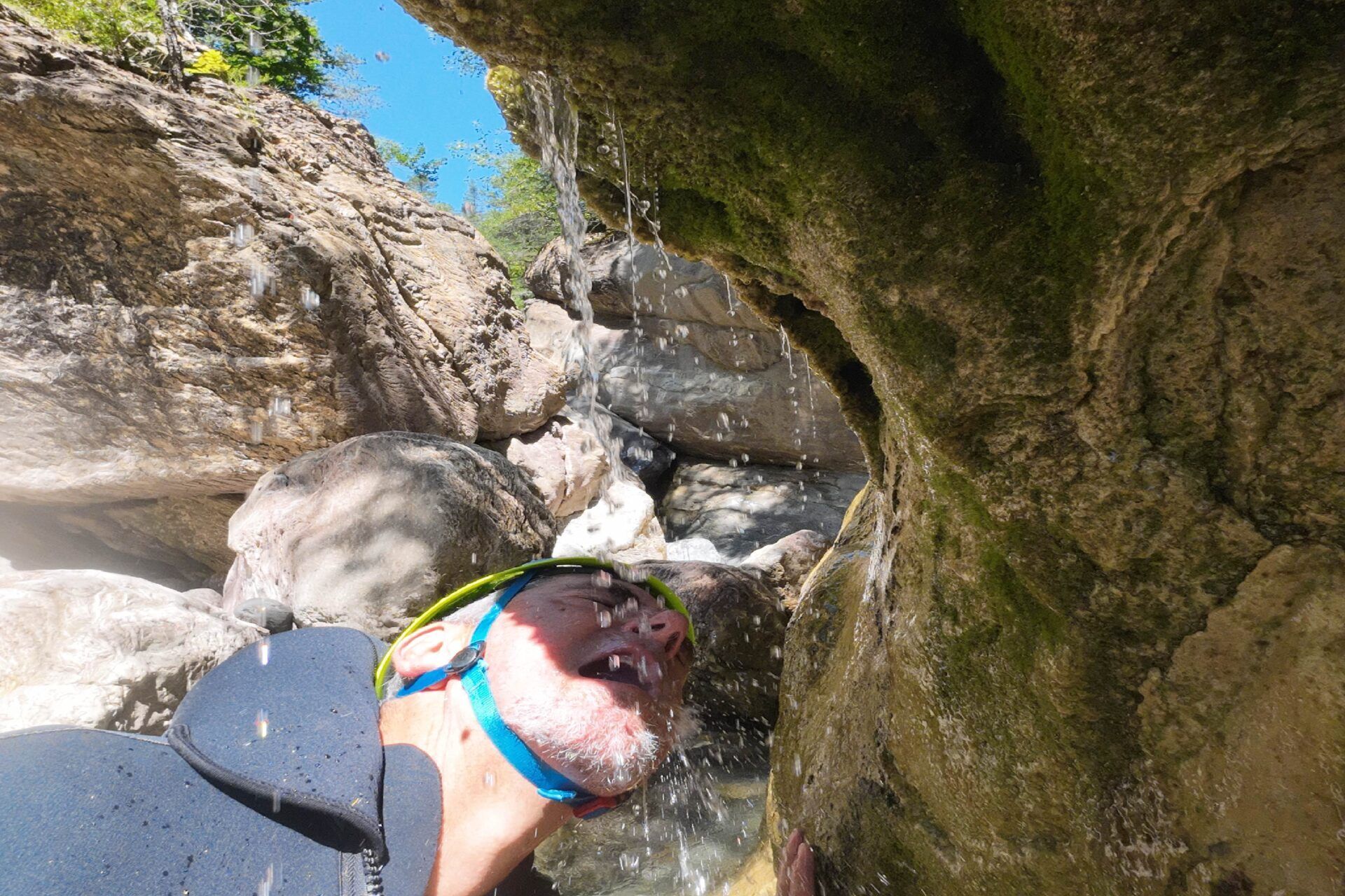 Barranco del Gorgol en el valle de Tena. Saltos toboganes y rapeles en el pirineo