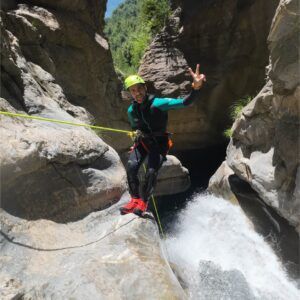 Rapel Barranco gorgol Barranco del Gorgol en el valle de Tena. Saltos toboganes y rapeles en el pirineo