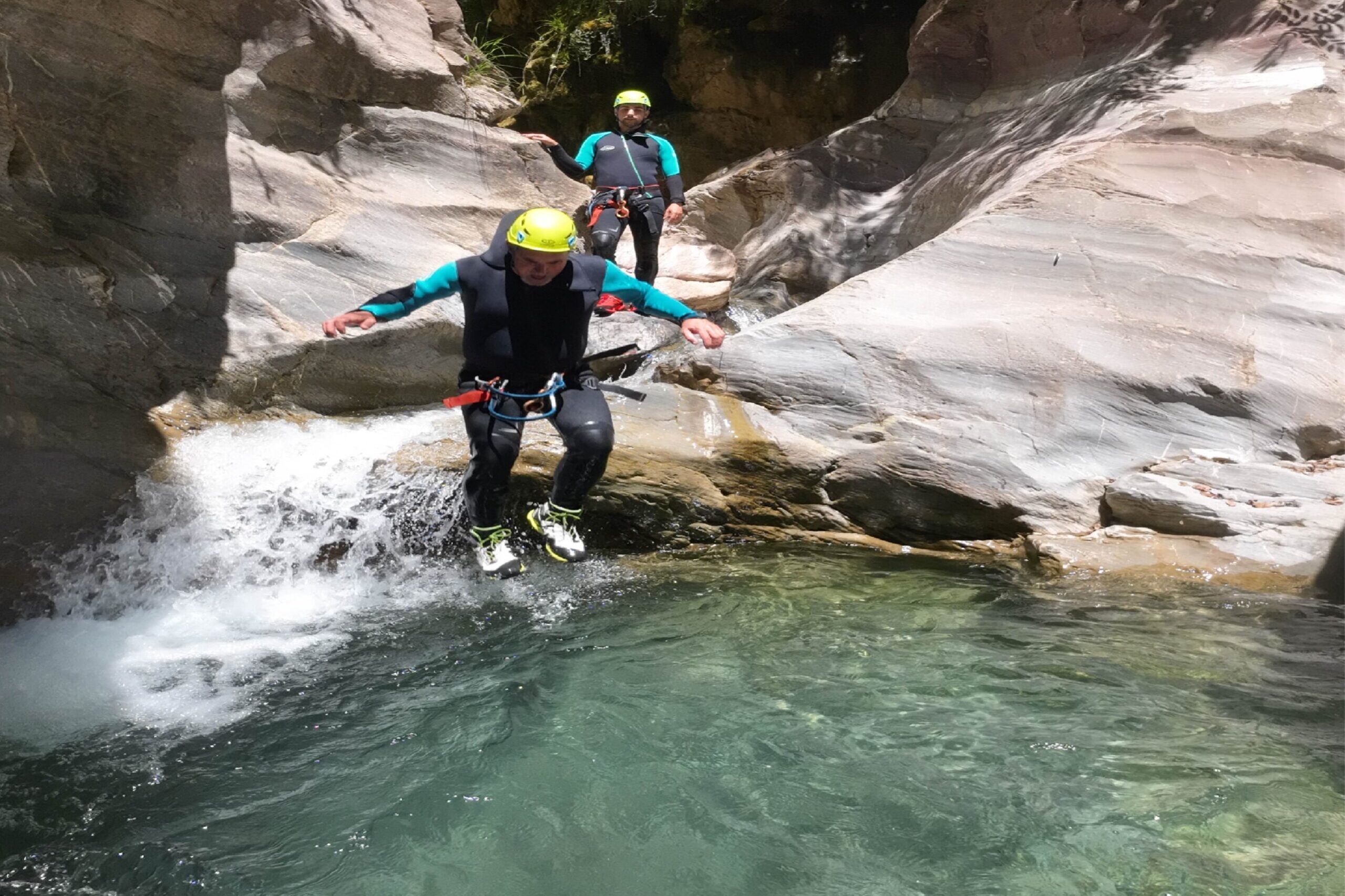 Barranco del Gorgol en el valle de Tena. Saltos toboganes y rapeles en el pirineo