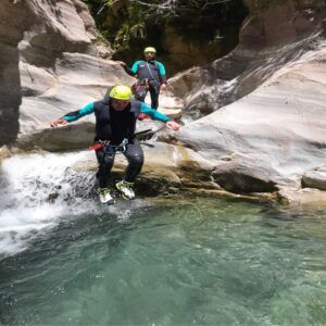 Salto barranco gorgol Barranco del Gorgol en el valle de Tena. Saltos toboganes y rapeles en el pirineo